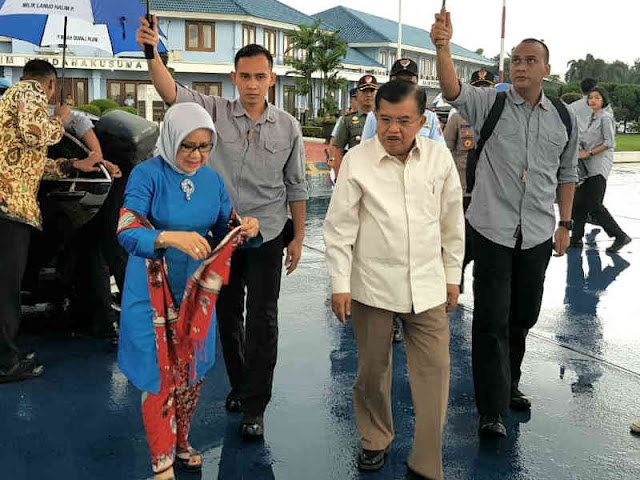 Jusuf Kalla Tinjau Lokasi Bencana Banjir di Sulawesi Selatan