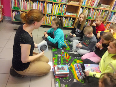 Bibliotekarz poleca dzieciom do poczytania ciekawe tytuły