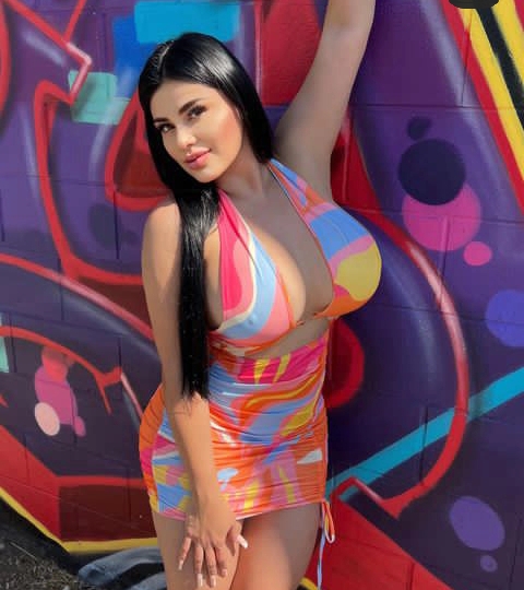 Vianey Frias Shows Off Her Incredible Shape  In Beautiful Bodycon Dress, Excited Many Online