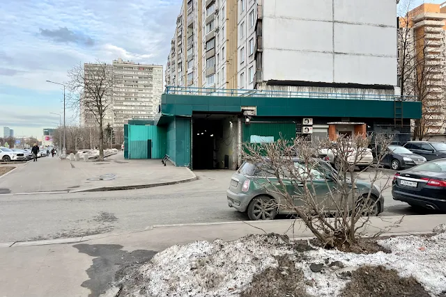 Кутузовский проспект, супермаркет «Перекрёсток»