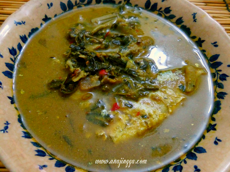 Masak Lemak Ikan Rebus Dengan Kangkung Puteri