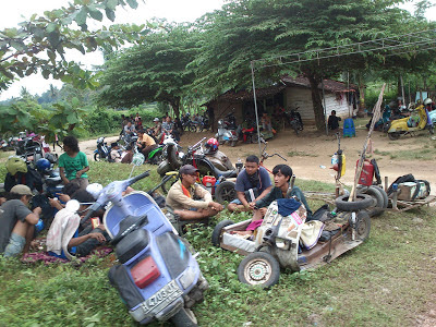 Komunitas Vespa Indonesia di Embung Lodan Sarang Rembang