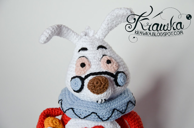 Krawka: White Rabbit based on Alice in Wonderland crochet pattern 