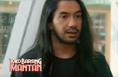 Reza Rahadian sebagai Tristan dalam film Toko Barang Mantan