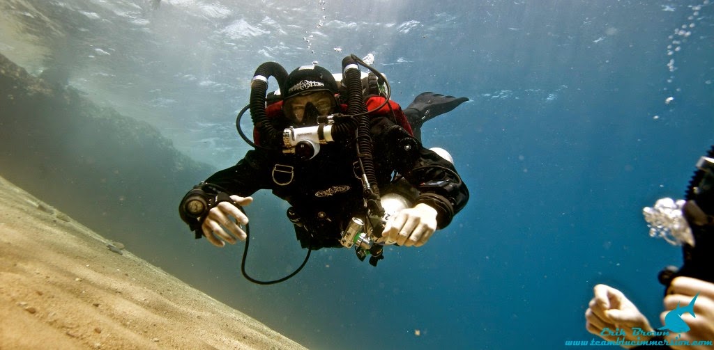 http://scubadiverlife.com/2014/05/20/silence-golden-hollis-explorer-rebreather/