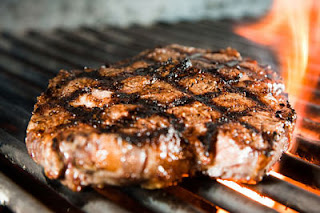 <img src="carne-a-la-parrilla.jpg" alt="la carne a la parrilla es para la cena de este segundo nivel de la dieta Atkins">