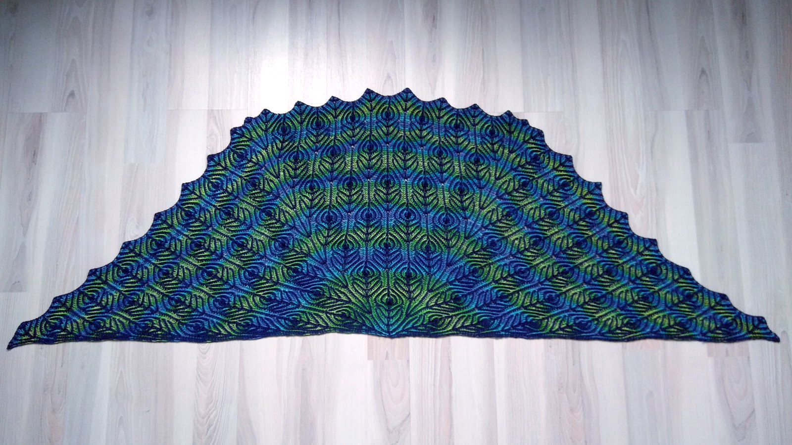 Peacock Shawl - Brioche Knitting