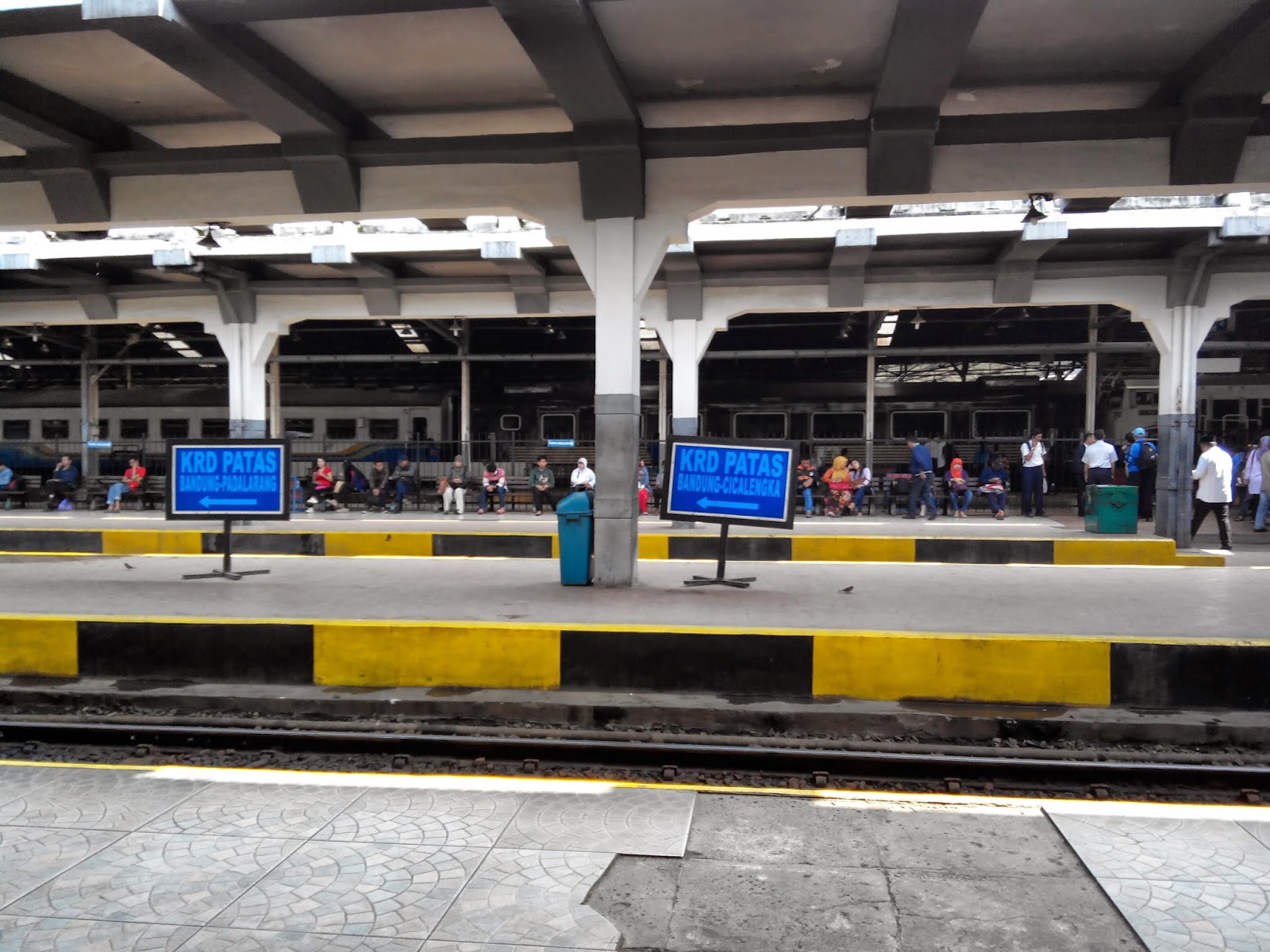 Ezny d-yana: Pengalaman Naik Train Dari Jakarta ke Bandung