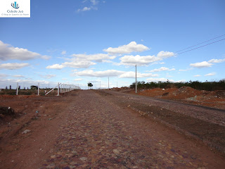 Avenida de acesso recebeu melhorias.