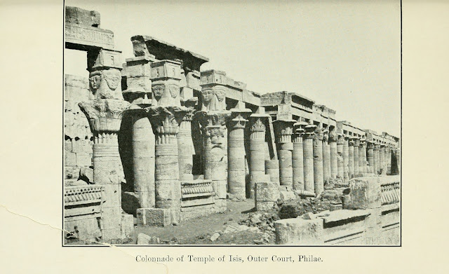 ساحة الأعمدة بمعبد إيزيس، القاعة الخارجية، فيلة
