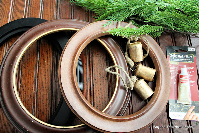 How to Make a Simple Elegant Wreath for Christmas