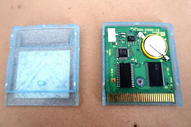 How to replace a Gameboy cartridge battery without losing saved data - Opened Cartridge