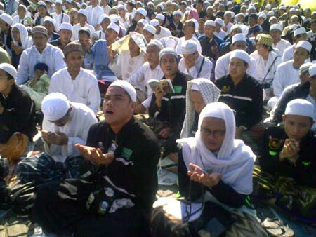Hizbut Tahlil Indonesia ( HTI )
