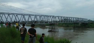 Pemuda Terjun ke Sungai Brantas Habis Bertengkar Dengan Pacar