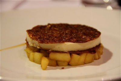 Postre de Manzana, Crujiente de Turrón y Crème Brulée con Grano de Tonka. Blog Esteban Capdevila