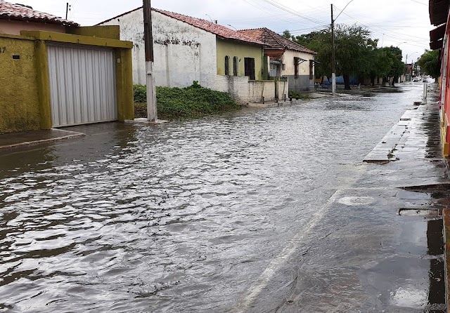 Chuva atípica surpreende população de Parnaíba, na tarde desta segunda-feira (06)