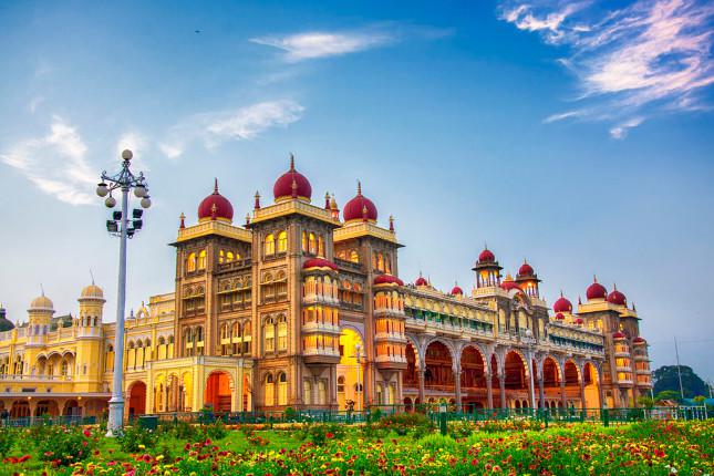 Top 10 Most Beautiful Palaces In The World With Photos