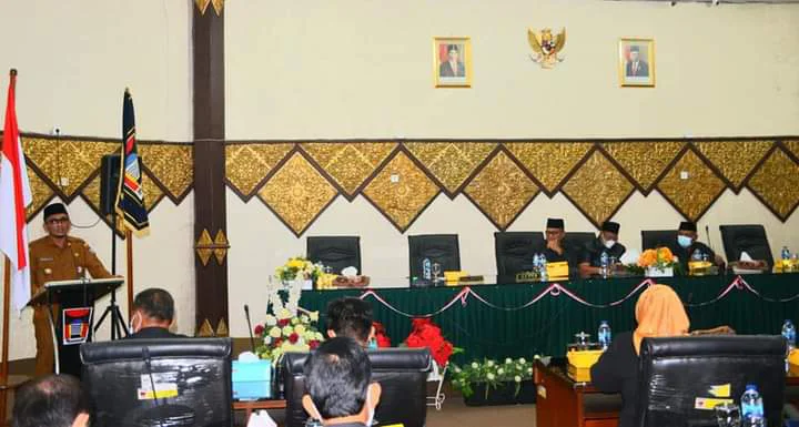Rapat Paripurna DPRD Kota Padang, Wako Hendri Septa Sampaikan 3 Ranperda Penting