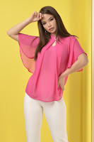 Modele de bluze de vara pentru femei: dantelate, cu paiete, elegante sau simple