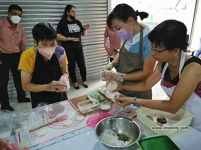 Mooncake Biscuits Baking Workshop @ Recipe