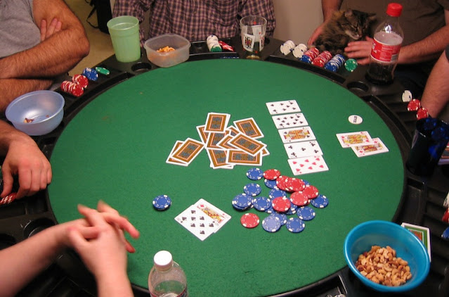 berikut tips dan trik cara menang bermain poker