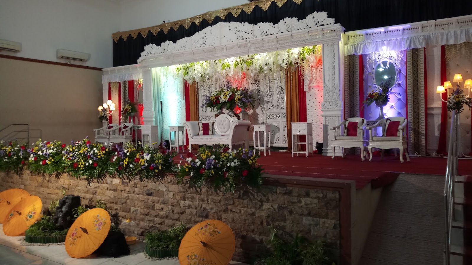 SEWA GEDUNG SERBAGUNA ADISUTJIPTO YOGYAKARTA WEDDING 