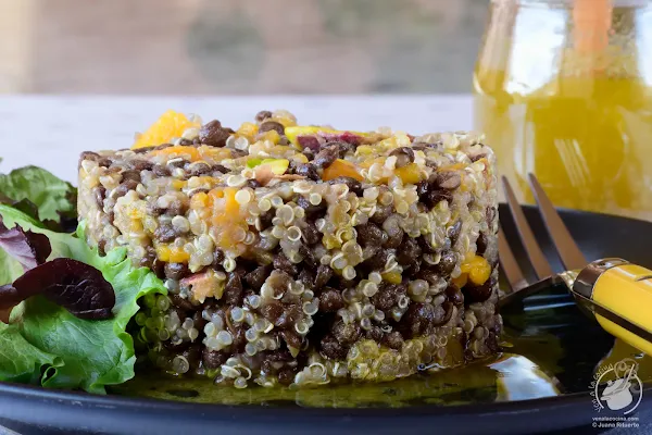 Ensalada de lentejas y quinoa con vinagreta al aroma de curry