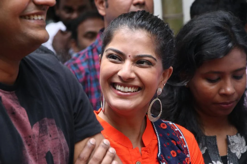 Varalaxmi Sarathkumar Photos At Mr Chandramouli Movie Pooja