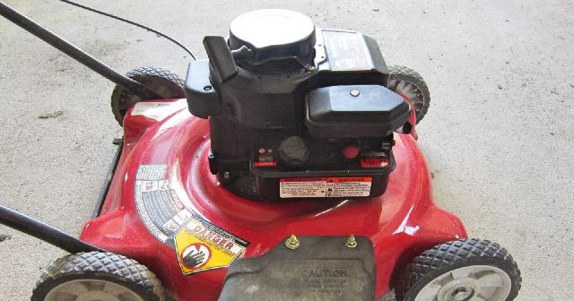 Feed Yourself During Hard Times: Fixing a Briggs and Stratton engine Lawn Mower (won't run)