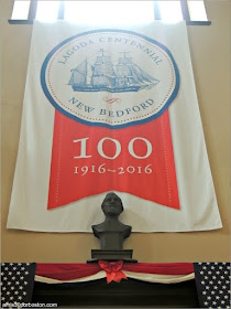 Busto de Bourne en el Museo de Ballenas de New Bedford, Massachusetts