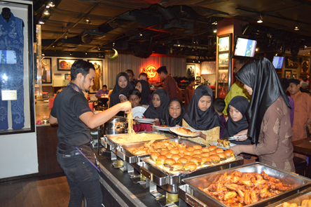 Hard Rock Cafe Kuala Lumpur Organises Iftar with Orphans ...
