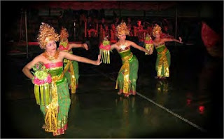 Bentuk penyajian tari kelompok dakam sajian garapan tari putri dari Bali