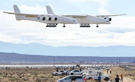 The World's Largest Aircraft 'Roc Stratolaunch' Successfully Tests a Hypersonic Vehicle for the First Time