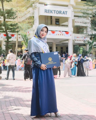 model hijab wisuda menutup dada terbaru