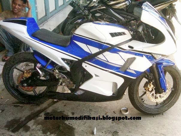 gambar modifikasi yamaha byson warna biru terbaru 2014 title=