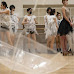 Un ballet japonés usa desechos de plástico para crear su vestuario