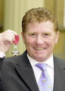  saya menemui salah satu legenda sepak bola bangsa Inggris Alan Ball: Patriot Itu Pergi Selamanya...