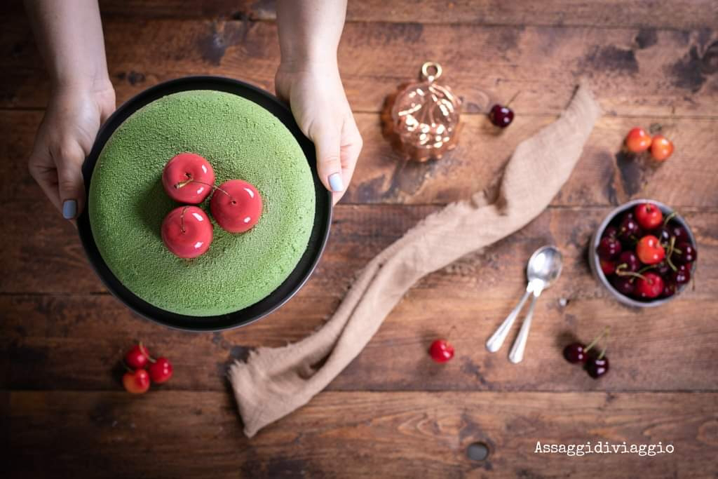 Torta moderna ciliegie e cioccolato