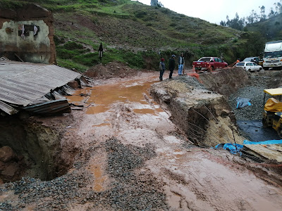  A CR20 LE IMPORTA UN PEPINO LAS PENURIAS DE LOS VIAJEROS Y ABANDONA CARRETERAS PANTANOSAS