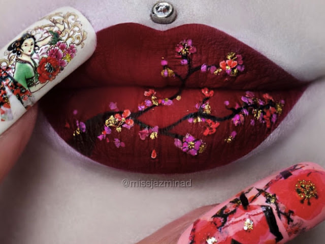 Makeup Artist Melukis Bunga di Bibir