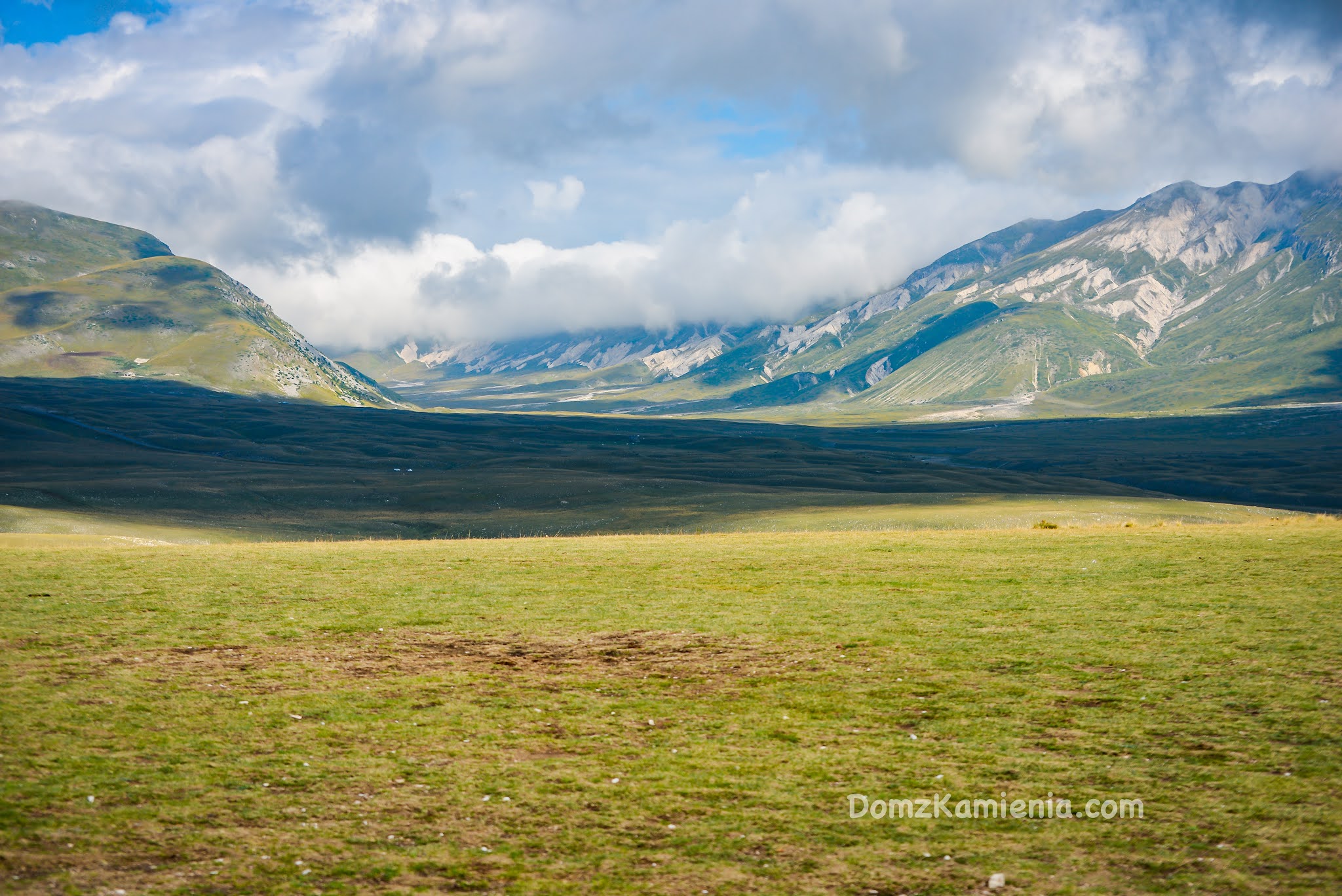 Abruzzo, Campo Imperatore Dom z Kamienia blog