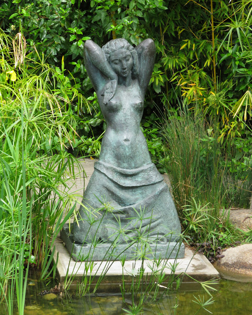 Naked woman by Ruy Roque Gameiro, Calouste Gulbenkian Garden, Avenida de Berna, Lisbon
