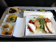 Papinha de plástico da Turkish Airlines. Vê alguma diferença? (turkish airlines business class meal istanbulâ€”cairo)