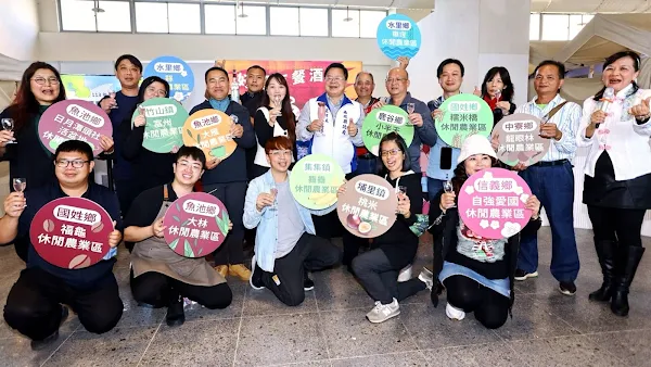 ▲南投縣政府積極輔導休閒農業發展，今年以低碳永續為目標，協助13休區打造綠色產業並國際接軌，更配合南投Hello禮好市集，歡迎大家來一趟綠色、慢活的農村體驗之旅。（記者林明佑攝）