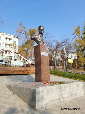 Памятник герою-комсомольцу Виталию Баневуру во Владивостоке