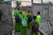 Akses jalan anak sekolah di tutup, Warga : Mudah mudahan ada Solusi.