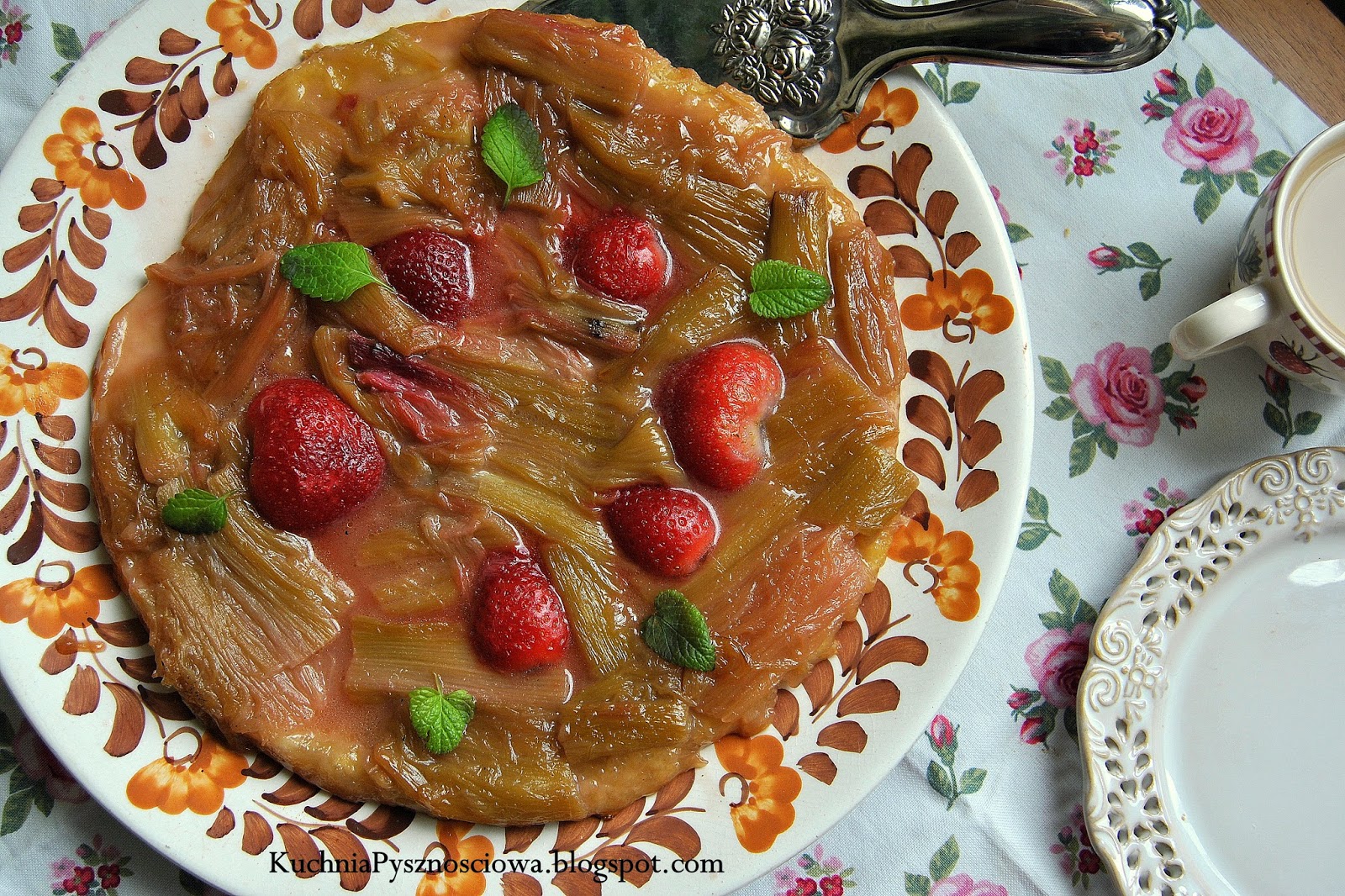 227. Tarta tatin z rabarbarem i melisą