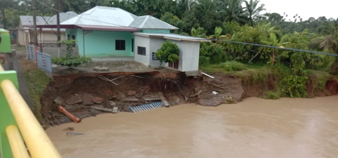 Pondasi Jembatan Desa Naga Kesiangan Hilang Akibat Banjir, Kini Jembatan Tak Dapat Dilintasi oleh Mobil Maupun Truk