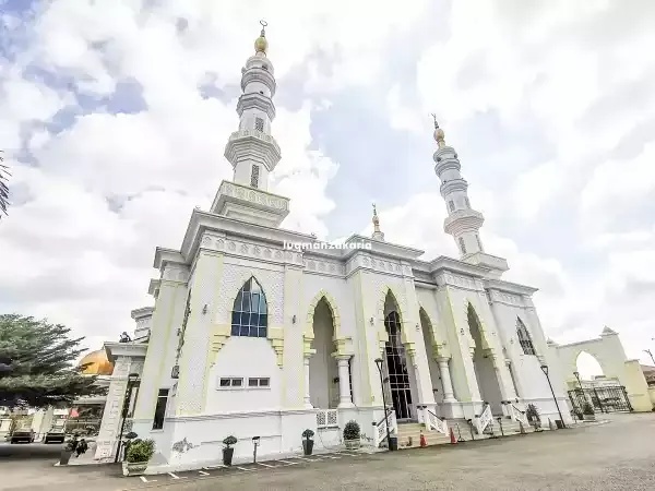 Gambar Penuh Bangunan Masjid Al-Ismaili Pasir Pekan