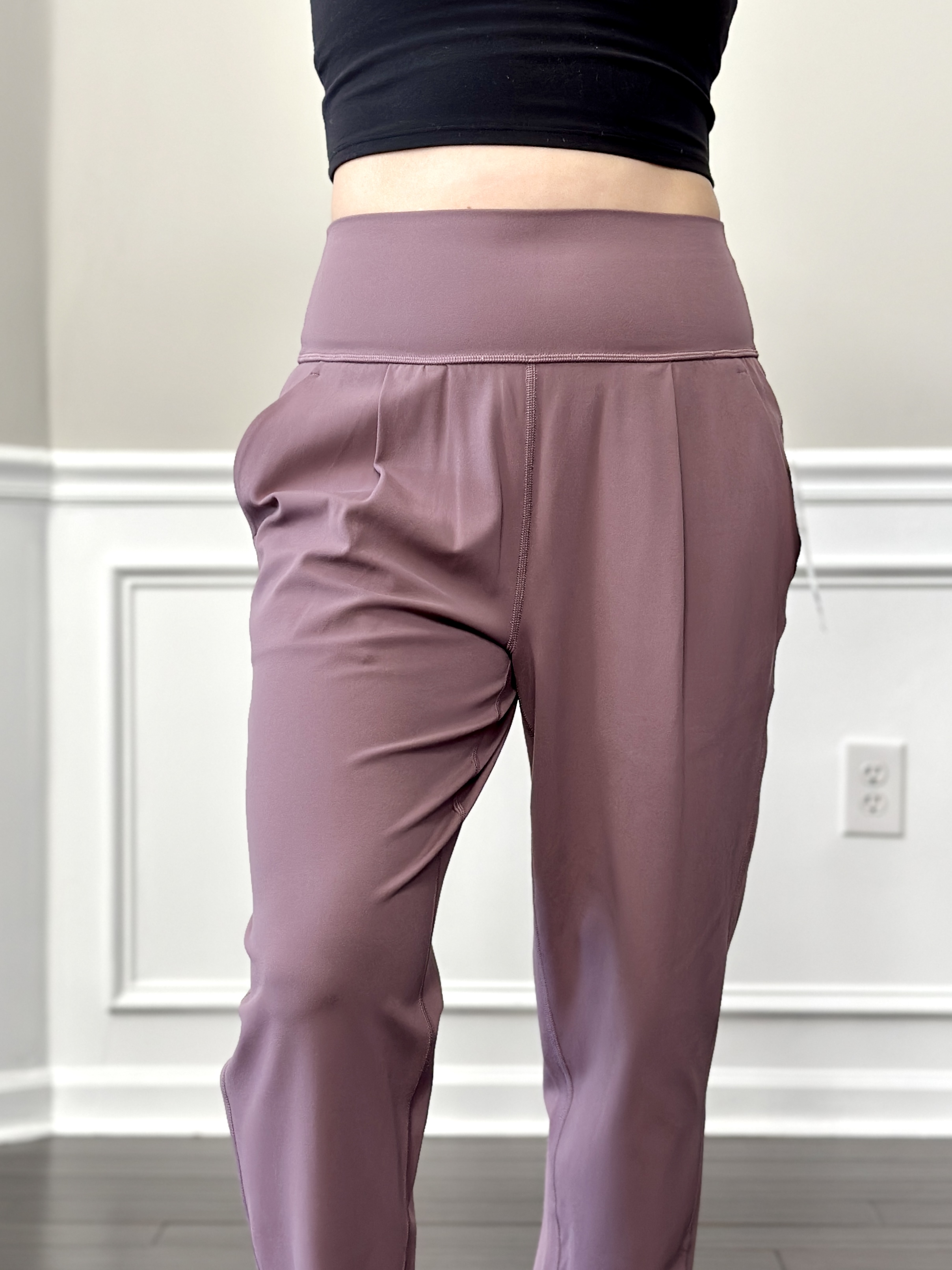 Got my Groove pants (bronze green size 6) hemmed and I'm so happy I did! :  r/lululemon